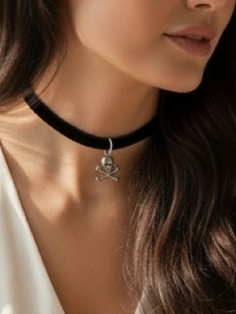 Choker Necklace with Skull & cross bones  NWT